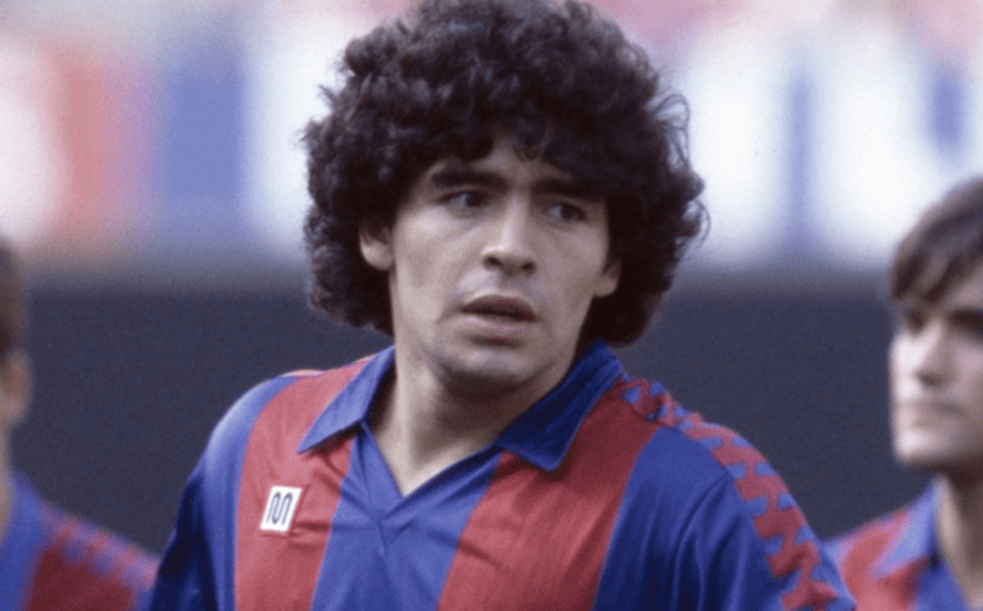 Em 1982 o argentino Diego Maradona foi transferido do Boca Juniors para o Barcelona por 3 milhões de libras (3,5 milhões de euros ao câmbio actual)