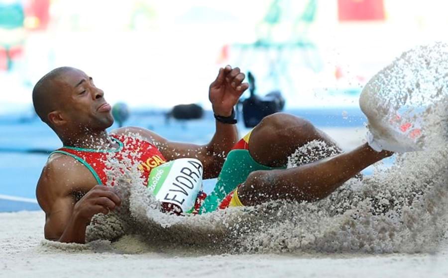 Nelson Évora terminou a sua participação em sexto lugar.