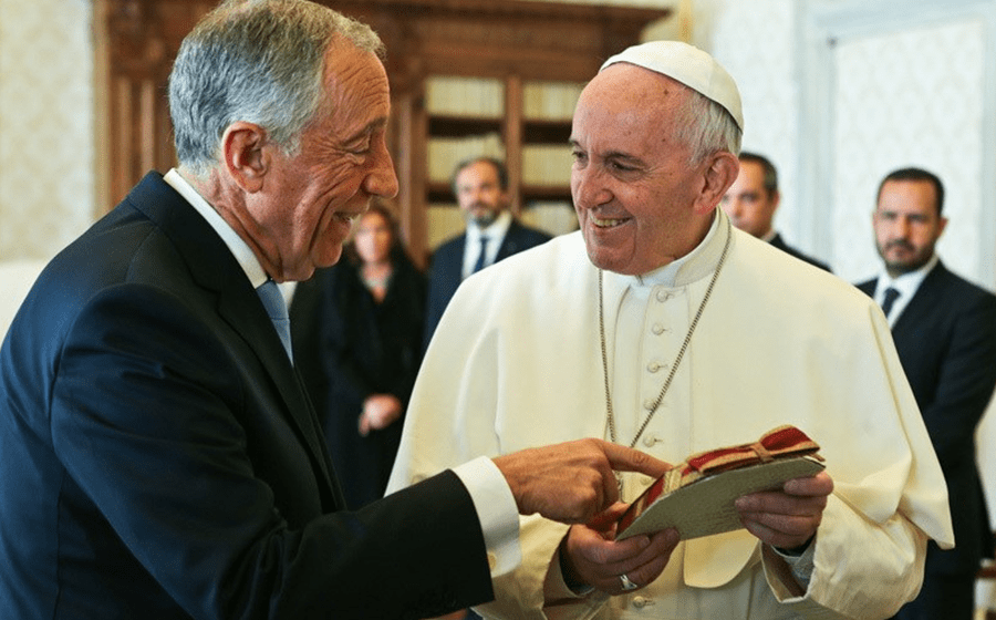 Em Março esteve em audiência com o Papa Francisco, tendo havido troca de presentes.