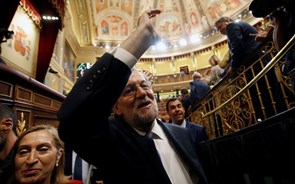 Rajoy volta a fracassar investidura e Sánchez surge à espreita