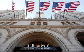 Trump abre hotel de luxo junto à Casa branca