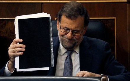 Rajoy promete a Bruxelas convocar eleições se não aprovar Orçamento para 2017