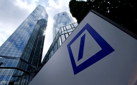 Deutsche Bank anuncia lucros acima do esperado e acções disparam
