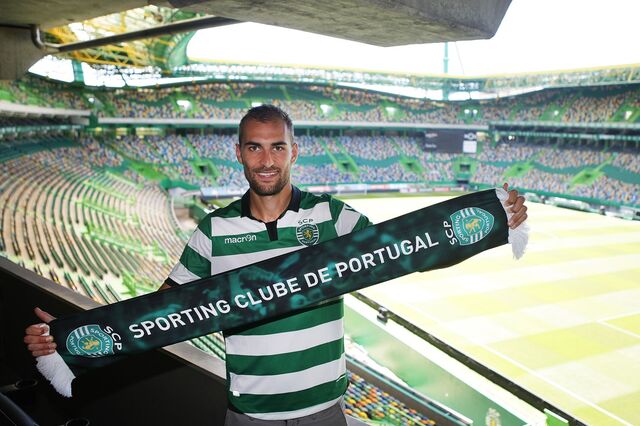 Bas Dost assina com o Sporting por três épocas
