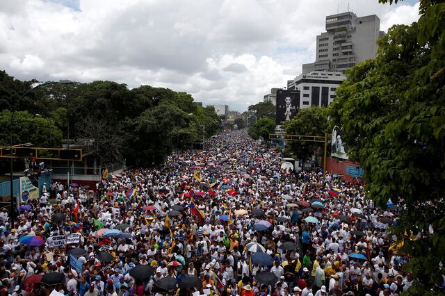 'Maior manifestação de décadas' pressiona Presidente Venezuelano
