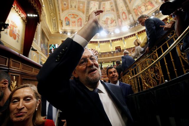 À quarta foi de vez, Rajoy eleito presidente do governo de Espanha