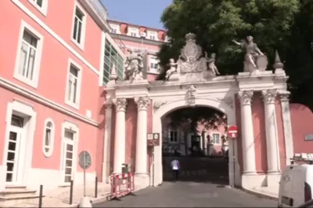 Enfermeiros de S. José entregaram 600 assinaturas a exigir mais contratações