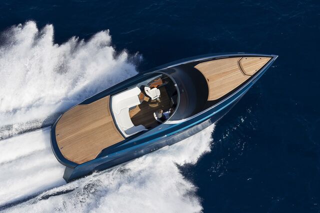 O primeiro barco da Aston Martin