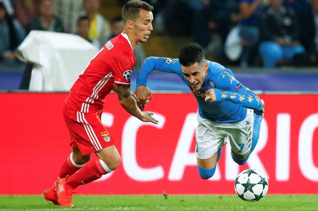 Benfica perde em Nápoles e complica apuramento na Champions
