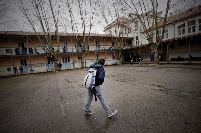 Funcionários das escolas em greve a 4 de Maio