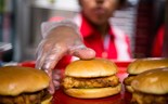 Anúncios televisivos a 'fast-food' banidos da TV inglesa até às 21:00