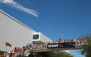 Enchente no MAAT obriga PSP a fechar ponte pedonal junto ao Museu dos Coches