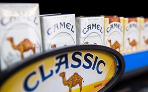 Dona dos cigarros Camel confirma saída da Rússia e Bielorrússia