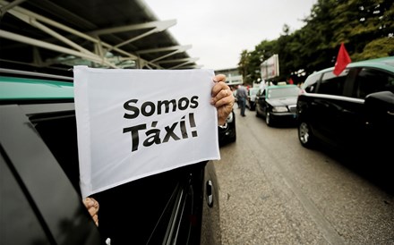 ANTRAL mantém protesto de táxis para 2.ª feira junto à Presidência, Federação cancela