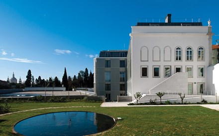 Escola de Turismo e Hotelaria de Lisboa (2009), da arquitecta Teresa Nunes da Ponte. 