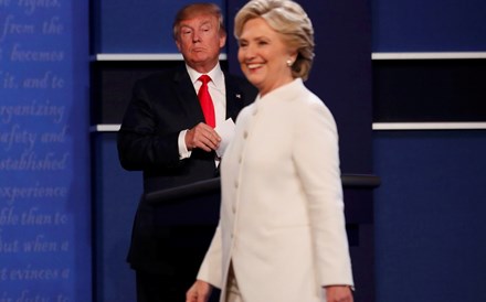 Clinton lidera sondagens com vantagem de três a quatro pontos
