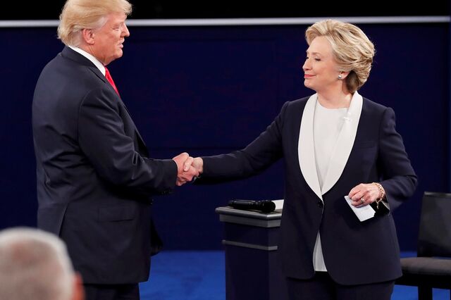 Trump reconsidera investigação a Clinton porque não quer 'prejudicá-la'