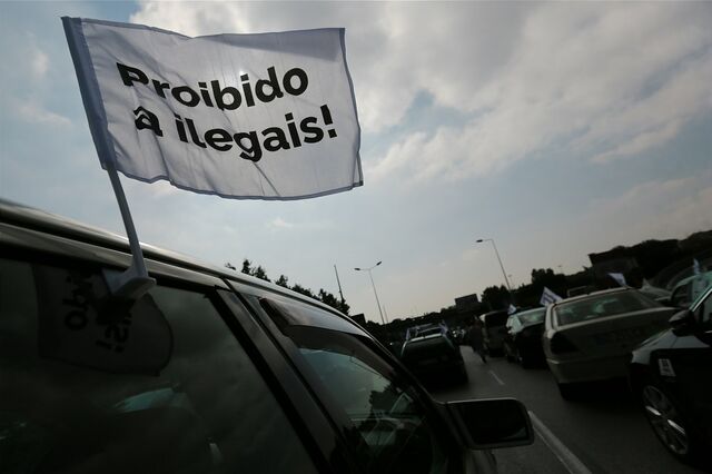 Taxistas desmobilizam a troco de novos protestos na segunda-feira