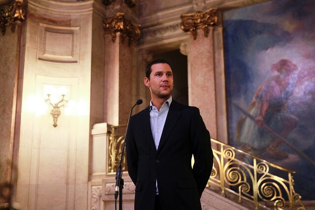 Porta-voz do PS diz que Marcelo está tão implicado quanto Centeno
