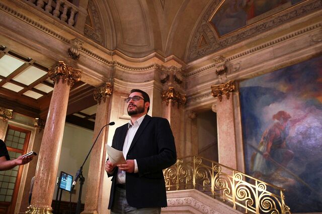 PCP obriga PS e BE a votar de novo no plenário normas sobre prédios sem dono conhecido