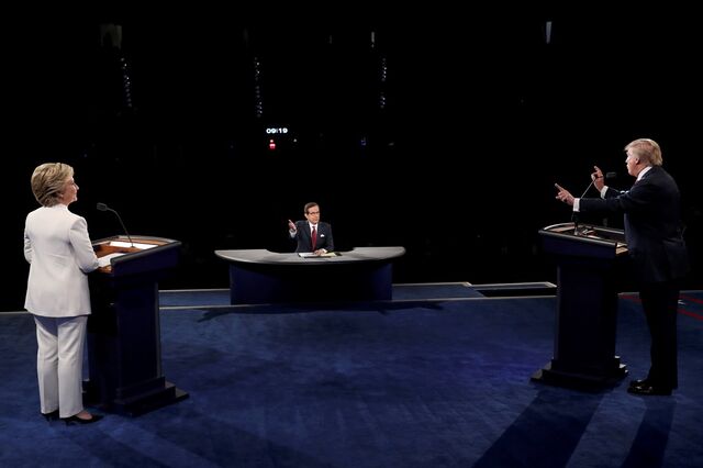 Mercados entre a incerteza de Trump e a continuidade de Clinton 