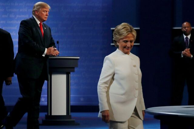 Sondagem dá Trump à frente de Clinton por um ponto percentual