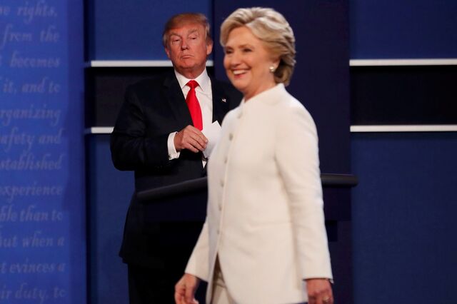 Clinton lidera sondagens com vantagem de três a quatro pontos