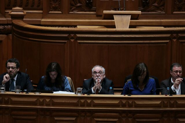 PSD e CDS ajudam PS a chumbar reforço da contratação colectiva