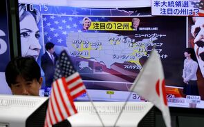 Bolsas asiáticas no vermelho com liderança de Trump e peso em mínimos de 22 anos