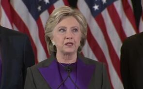 Hillary Clinton pede desculpa mas diz que há que aceitar resultados