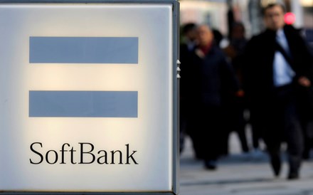Ações do SoftBank afundam na bolsa de Tóquio após abalos no portefólio