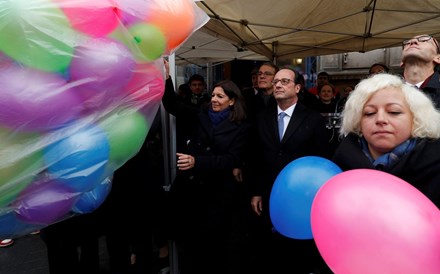 Paris presta homenagem às vítimas de há um ano dos atentados terroristas