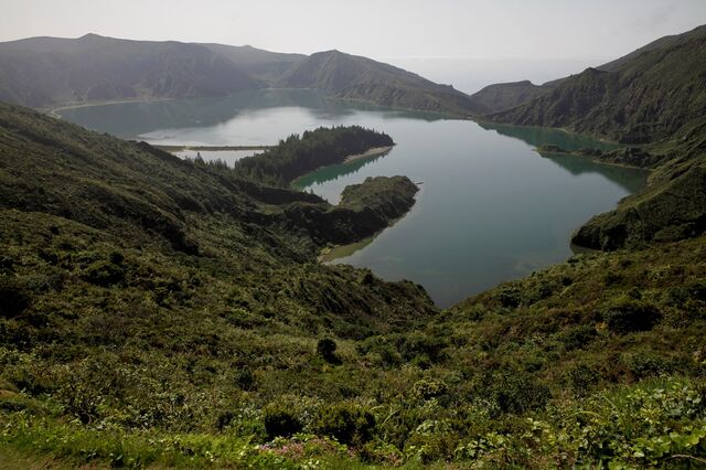 Covid-19: Crianças até 12 anos não vão pagar viagem de avião para os Açores