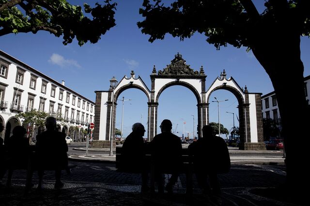 Quarentena obrigatória de 14 dias nos Açores viola Constituição