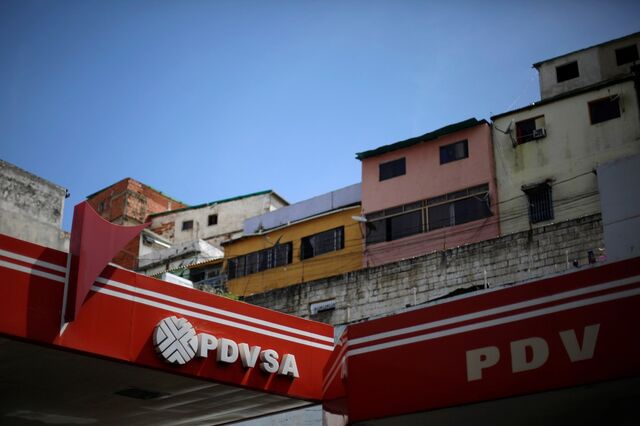 EUA revogam autorizações de petrolíferas que exportam petróleo venezuelano