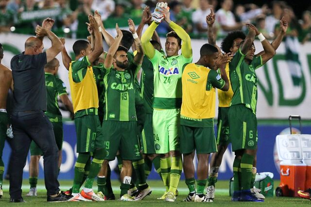 Suspensa final da Taça Sul-Americana de Futebol após queda de avião com equipa brasileira