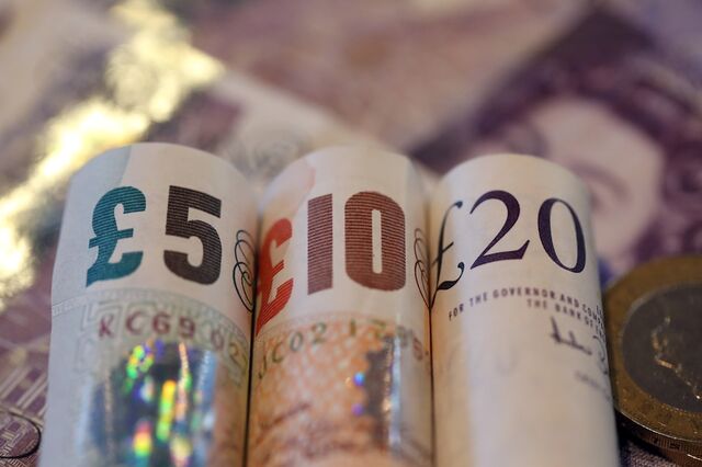 Tensão no governo britânico dá a pior sessão em dois anos à libra