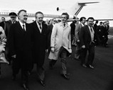 1985 - O primeiro-ministro no aeroporto com o Presidente da República do México 