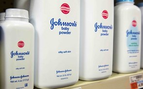 Johnson & Johnson sabia há décadas que havia amianto no seu pó de talco