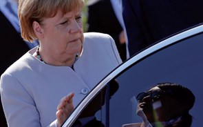 Administração Trump 'atira' sobre Merkel e sobre o euro