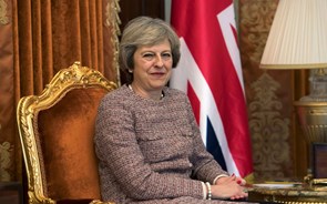 May contraria Trump e quer negociar com EUA colocando Reino Unido 'primeiro'
