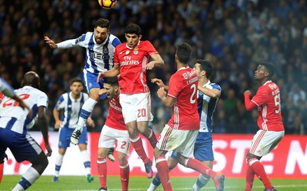 Porto em alta e Benfica em queda após passagem aos oitavos da Liga dos Campeões