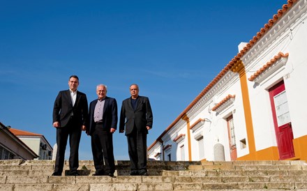 Os autarcas do Seixal, Almada e Barreiro, Joaquim Santos, Joaquim Judas e Carlos Humberto, defendem a importância, para o desenvolvimento regional da Margem Sul, dos eventuais investimentos que podem vir a ser realizados e que poderão ultrapassar os 1,7 mil milhões de euros.   