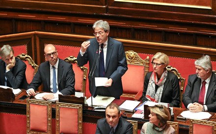 Governo Gentiloni conquista confiança 'um pouco particular' do Senado