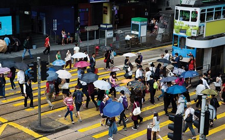 Hong Kong parece estar noutra galáxia. O preço por metro quadrado é o mais caro do mundo, mostrando que a pequena cidade está cada vez mais estrangulada de espaço