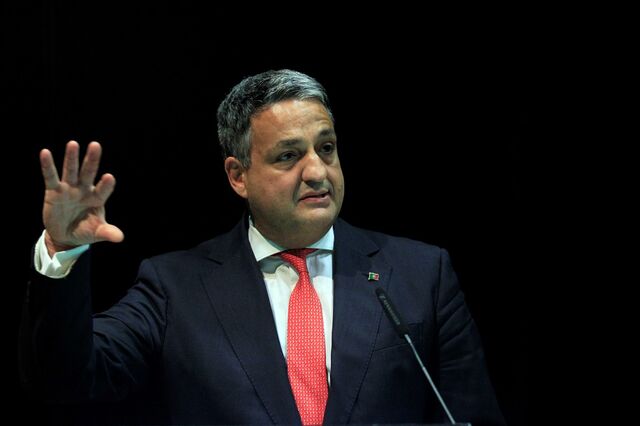 Governo reforça equipa da Caixa por etapas