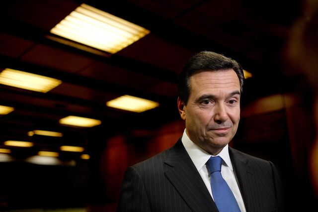 Lloyds vai cortar 305 empregos no Reino Unido e fechar 49 balcões