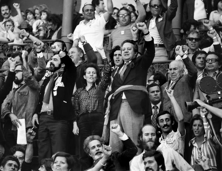 1977 - Partido Socialista realiza comício comemorativo do terceiro aniversário do 25 de Abril, no Campo Pequeno