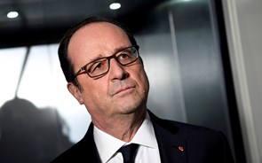 Hollande diz que a campanha eleitoral em França 'cheira mal'