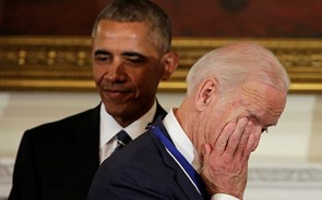 Obama diz que Biden tem de 'reconsiderar seriamente' a candidatura à presidência dos EUA